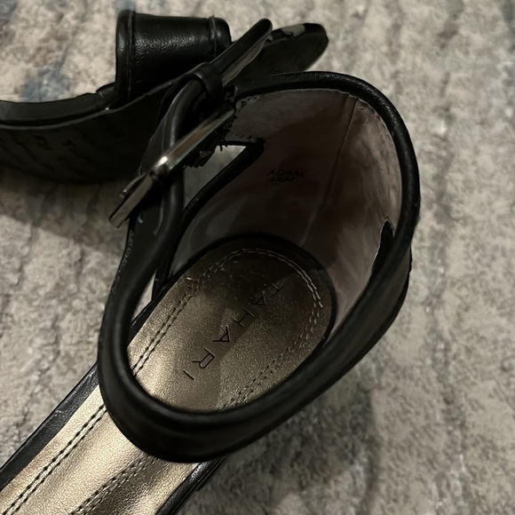 Tahari Adam Ankle Strap Peep Toe Black Leather Size 6.5 - Picture 10 of 10